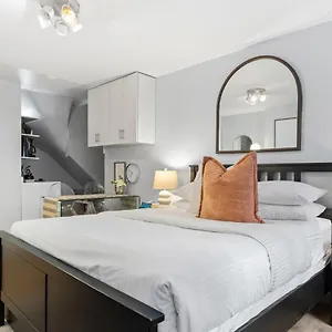  Apartment Haven In Times Square & Nearby Restaurants
